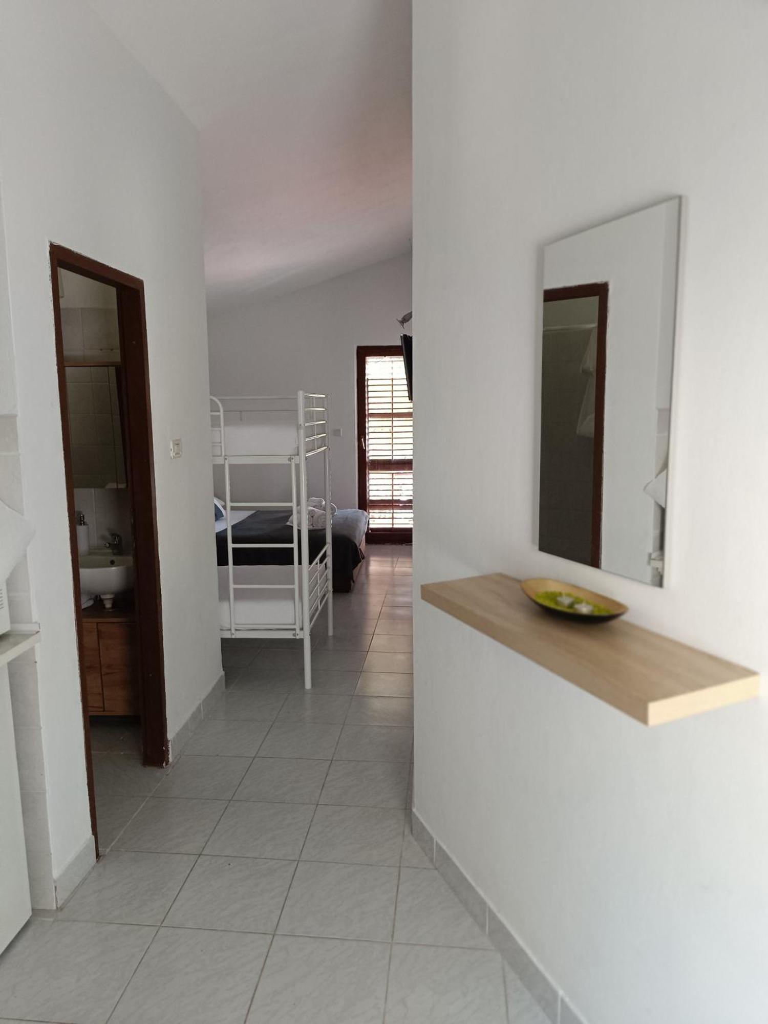 Studio Apartmani Tucic เซลินา ภายนอก รูปภาพ